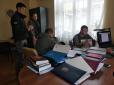 Пряма демократія: Після візиту активістів з мерії Києва звільнили любителя 