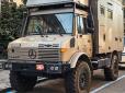 З архіву ПУ. Видовище вражає: У Києві знайшли величезний будинок на колесах на базі вантажівки Mercedes (фото)