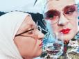 Хіти тижня. Мама Вєрки Сердючки показала, як виглядає її справжня дочка: Фото ефектної блондинки в червоному розбурхало мережу
