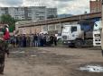 Росіяни незабаром згадають, як пахли їхні міста на початку 1990-х: У одному з провідних міст Сибіру сміттєвий колапс через страйк водіїв, котрим урізали зарплати