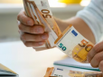 Оце так пощастило! Співробітник помилково отримав зарплату за 27 років і звільнився - чим усе скінчилося