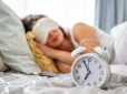 Правило 7:1: Ось як звичка лягати в один час може продовжити життя на 4 роки