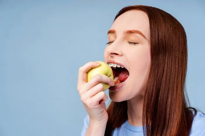 Це може здивувати! Причини сухості в роті одразу після сну