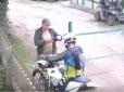 Невдалий джипінг: У Карпатах туристи на мотоциклах намагалися виїхати на вершину гори-двотисячника попри шлагбаум