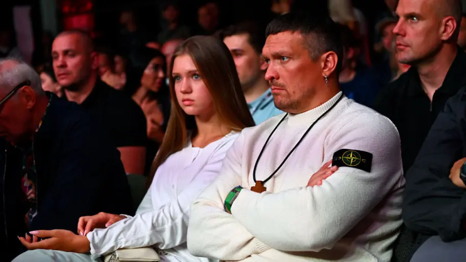 Раніше тримав подалі від камер: Усик уперше за тривалий час з'явився на публіці з донькою Єлизаветою